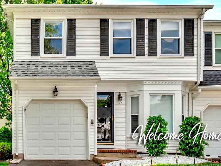22 Hickory Ct — Photo 1