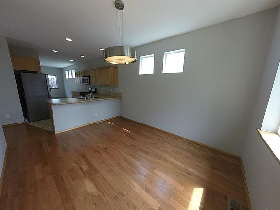 5th image of 566 E Marine View Dr