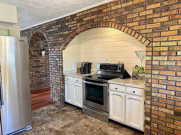 4th image of 2875 Southfield Dr