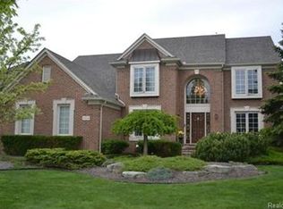 1954 Cloverdale Dr, Rochester, MI 48307