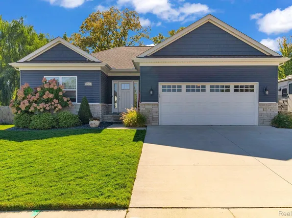 35742 Orchard Ln, Richmond, MI 48062