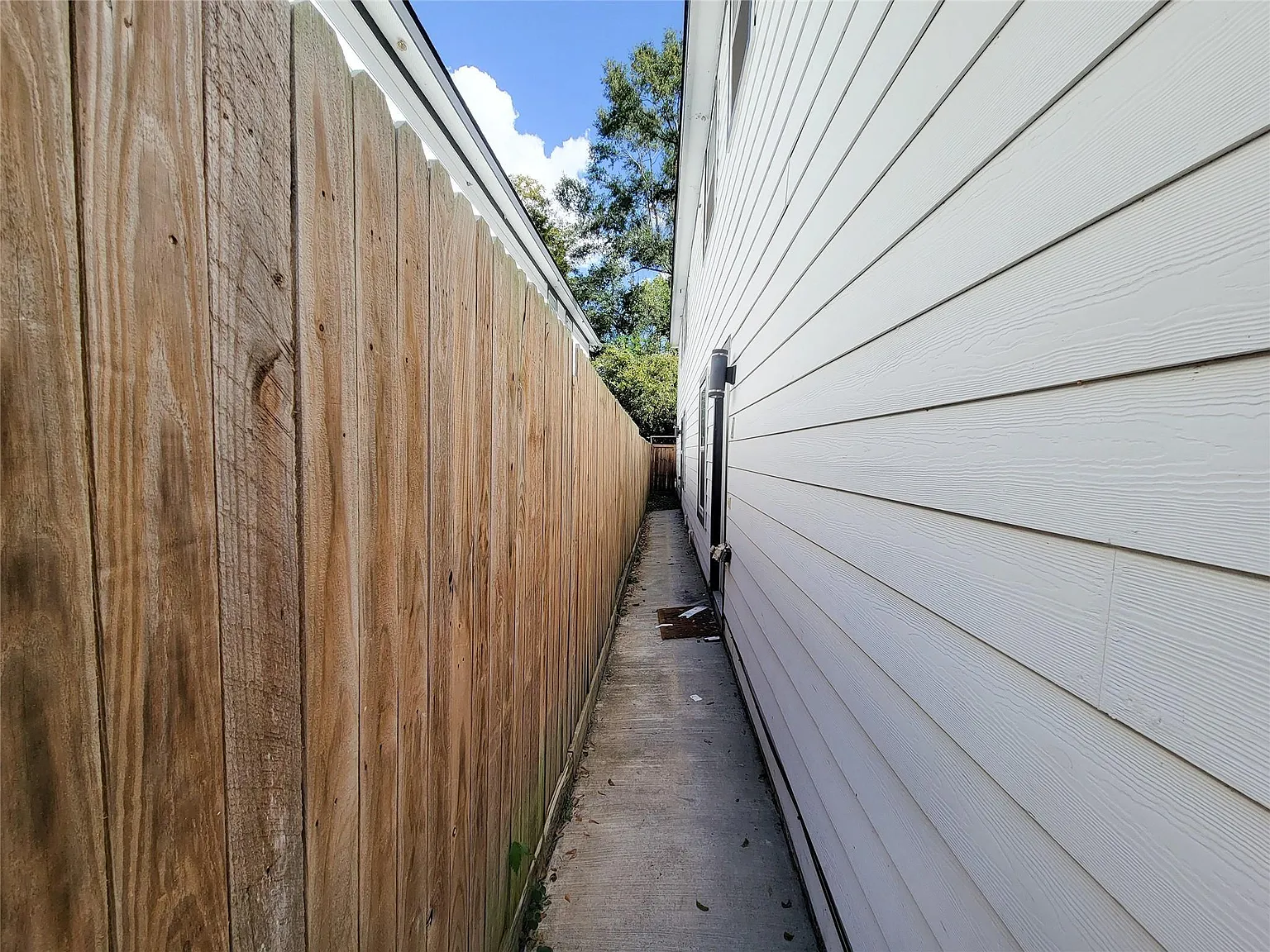 3 bed, 2.0 bath, 1160 sqft, $1,600 — Photo 4