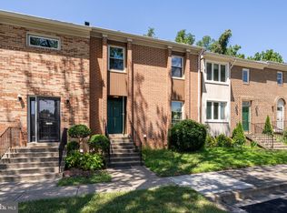 8322 Highcliffe Ct, Annandale, VA 22003