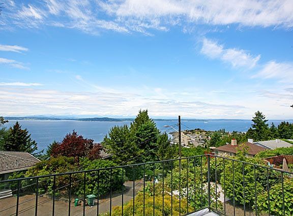 Gorgeous views of Sound and Olympics. These views are protected!