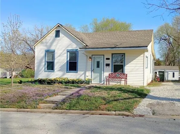 1138 Kansas St, Leavenworth, KS 66048
