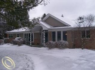 9532 Cedargrove Rd, Clarkston, MI 48348