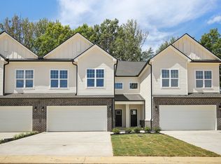 1032 Stagecoach Dr, White House, TN 37188