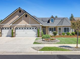 451 W Everglade Ave, Clovis, CA 93619
