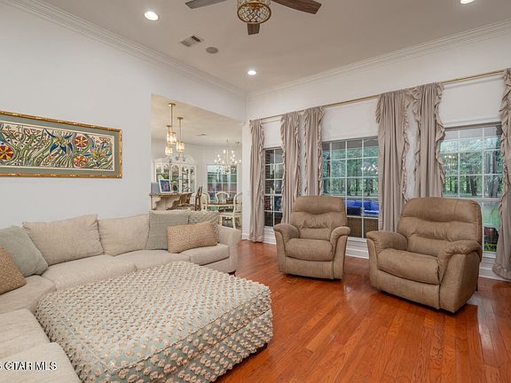 3rd image of 634 Crosby Ln