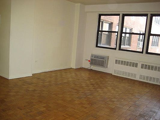 4th image of 570 W 215th St #6C