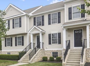 241 Autumn Ridge Cir, Pickerington, OH 43147