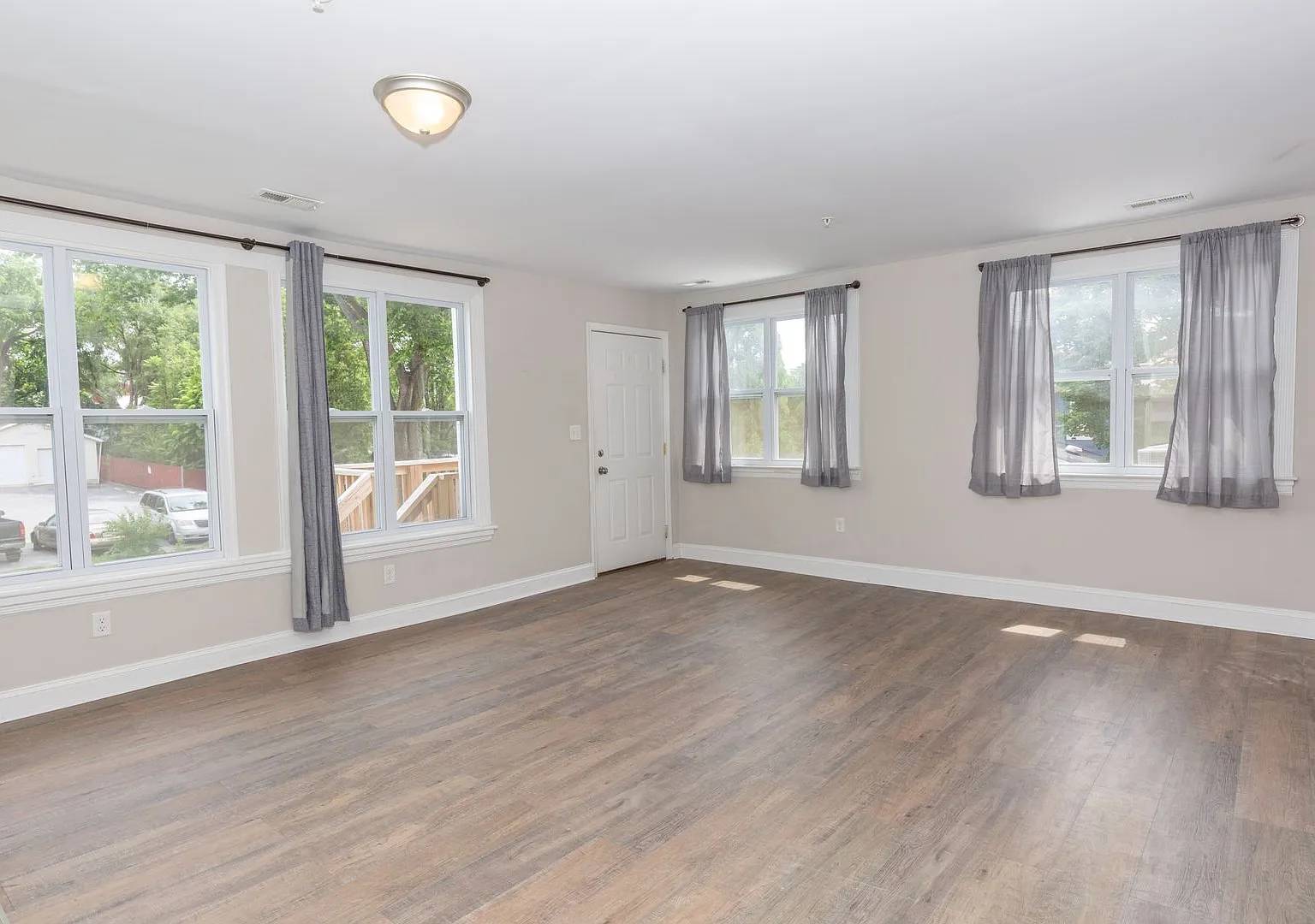 212 Burke St — Photo 4