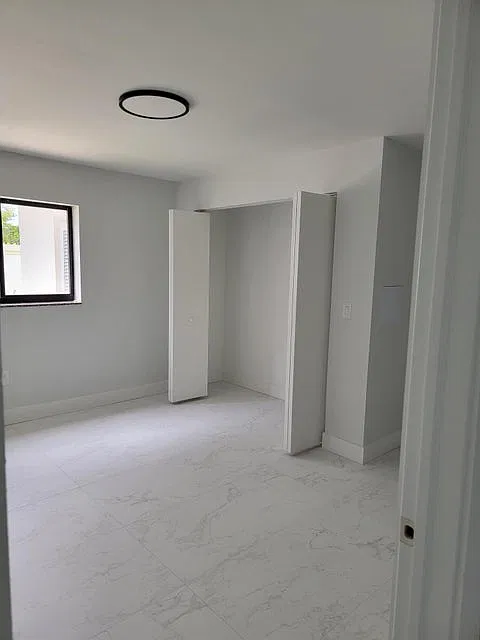 240 SW 7th St — Photo 4