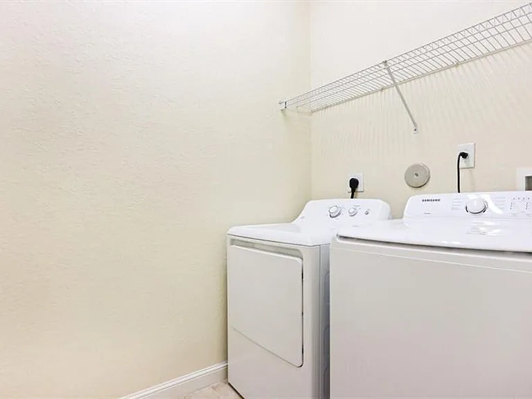 590 Amador Ln #4 — Photo 8