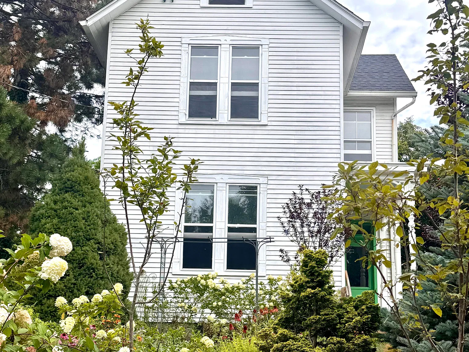 4 bed, 1684 sqft, $2,300 — Photo 1