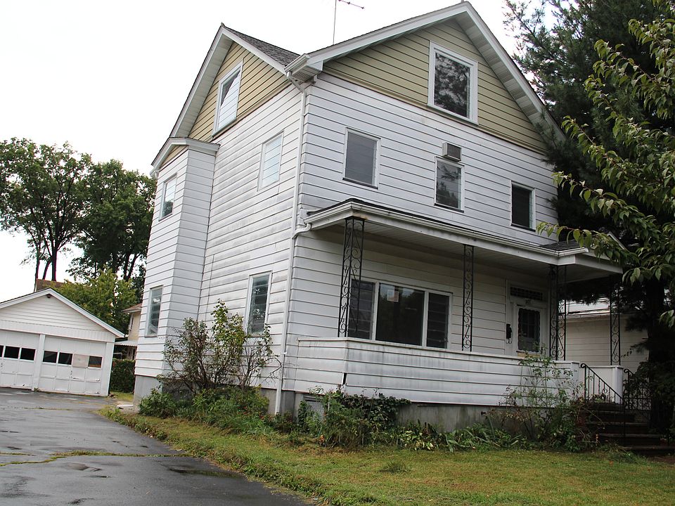 1st image of 207 Holmes St