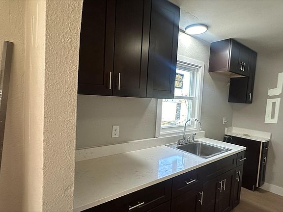 4th image of 722 Wilson Avenue