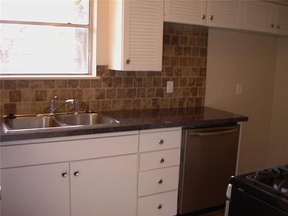 4th image of 1237 Dumont Dr