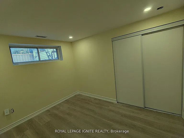 15 Beacham Cres #BASEMENT — Photo 9