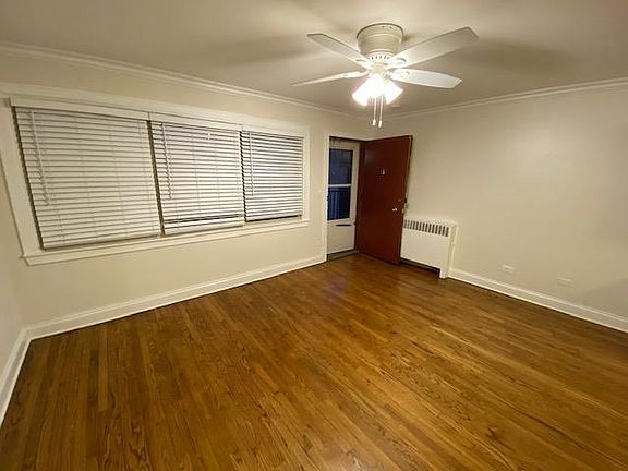 3rd image of 1922 W Pratt Blvd #B2