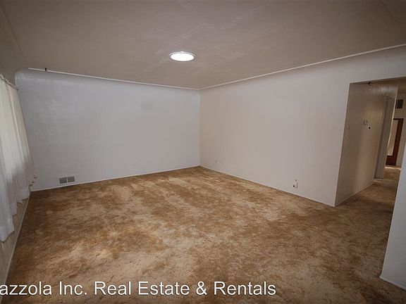 3rd image of 1833 Dorothy St NE