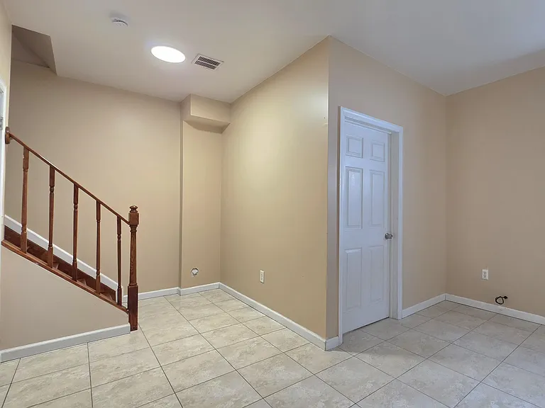 249 Winfield Ave #1 — Photo 12