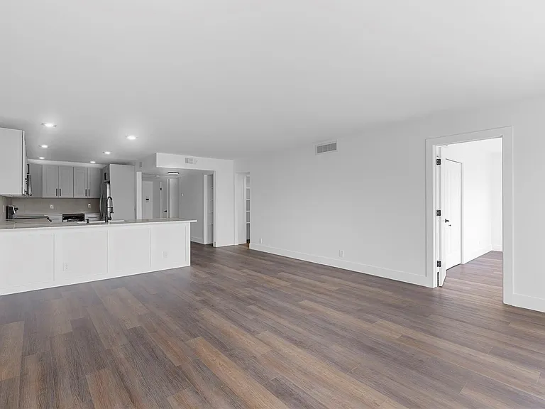 2800 N Palm Aire Dr #310 — Photo 12
