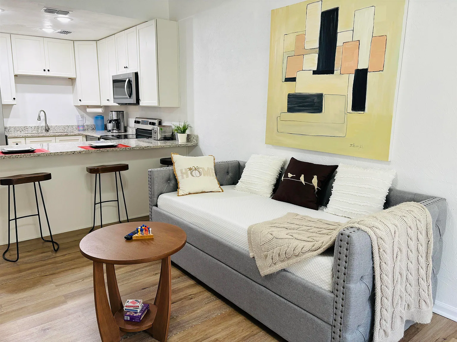 2 bed, 928 sqft, $1,800 — Photo 1