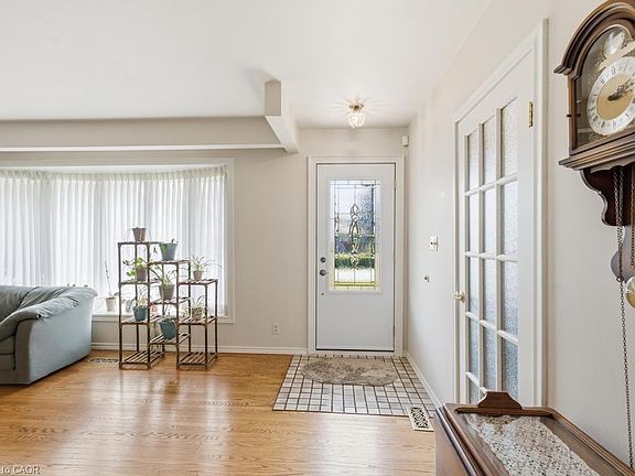3rd image of 41 Oriole Cres
