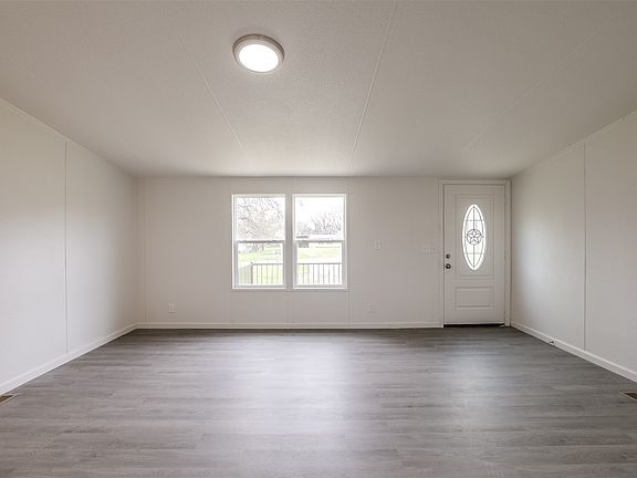 5th image of 945 Walnut St