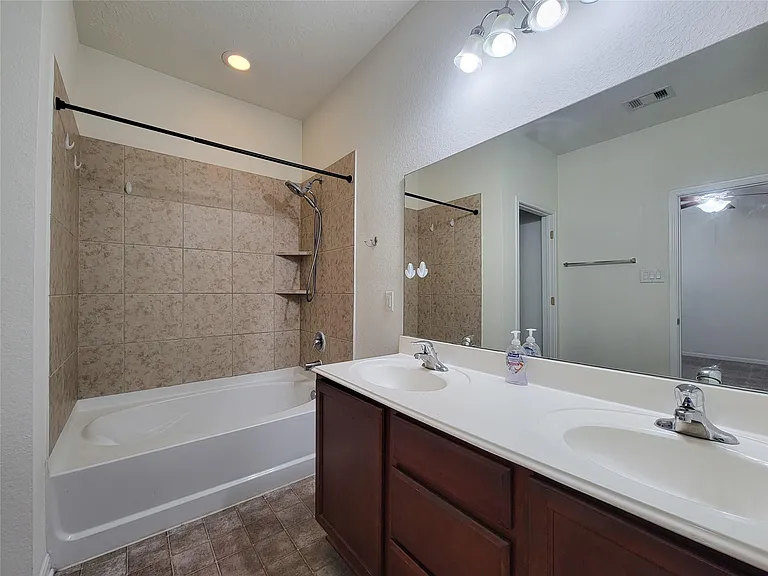 3007 Meadow Prairie St — Photo 25