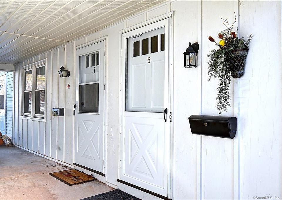 1st image of 5 Firethorn Dr #5