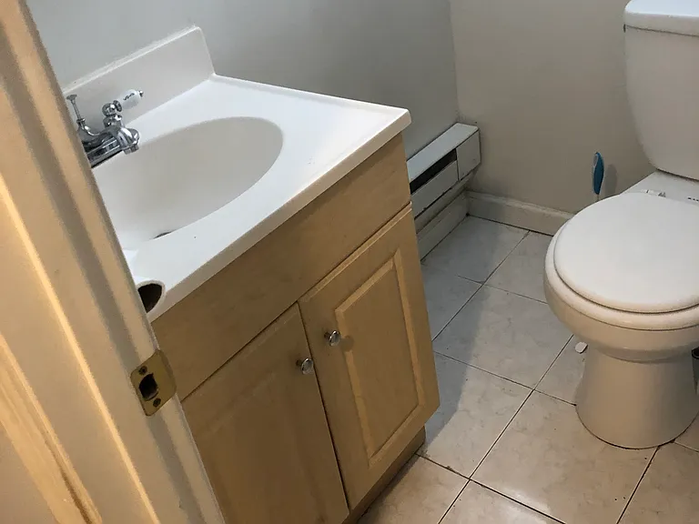 633 Gresham Pl NW — Photo 8