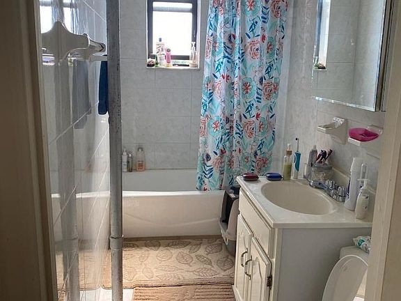 4th image of 32-30 41st St #5E