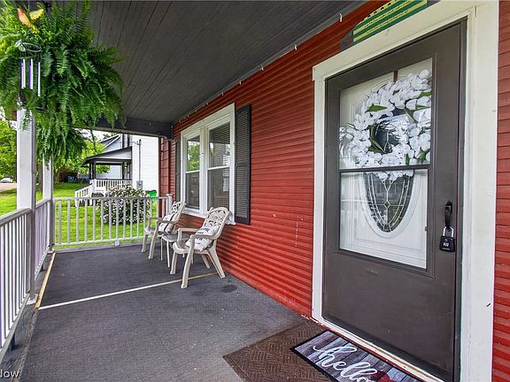 4th image of 1120 Borden Ave SW