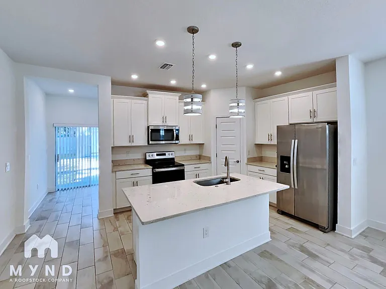 1712 E Lambright St N — Photo 3