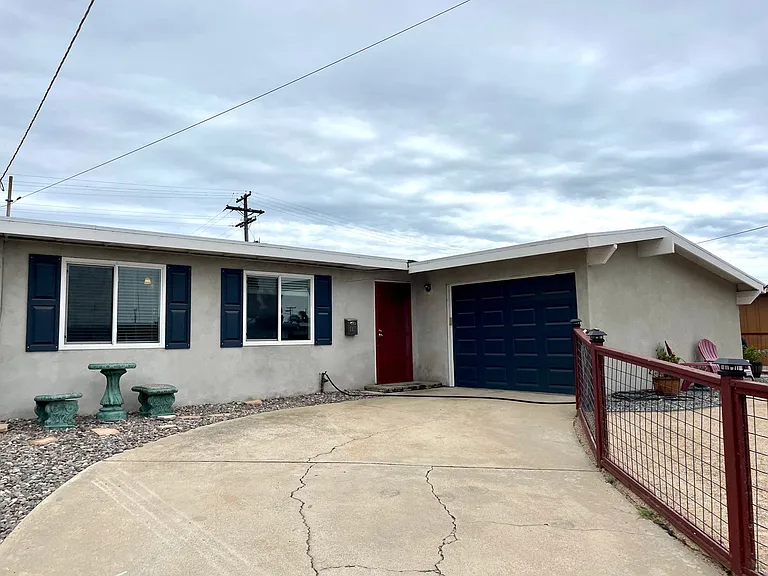 1117 Iris Ave — Photo 3