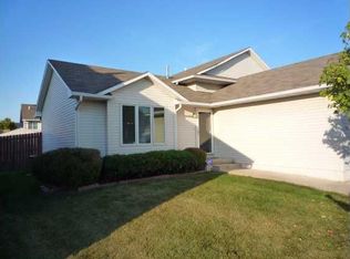 2326 E Glenwood Dr, Des Moines, IA 50320