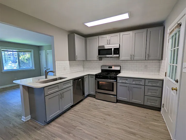 3906 Lexington Dr — Photo 4