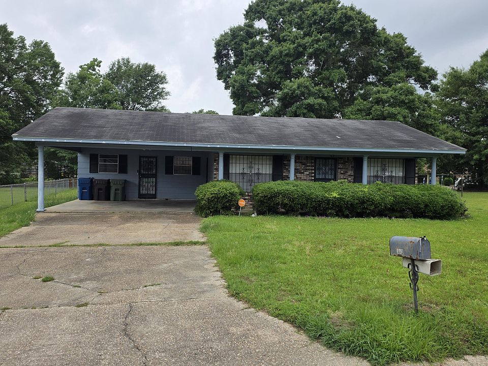 1st image of 303 Vernon Dahmer Dr
