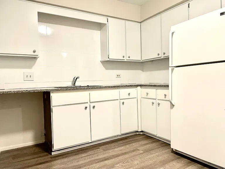 2423 Ogden Ave #3 — Photo 10