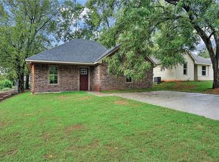 220 E Johnson St, Denison, TX 75021