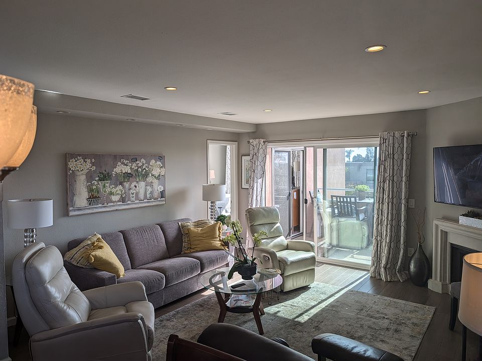 Living room with convertible sofa