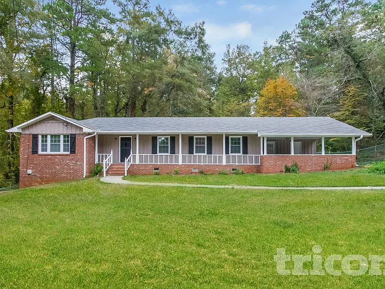 1606 Huntington Dr — Photo 1