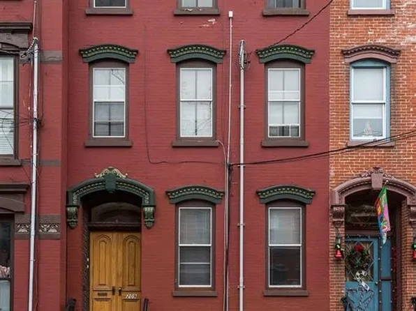 209 8th St, Jersey City, NJ 07302
