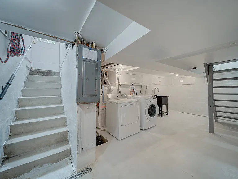 6625 Harrison Ln — Photo 32