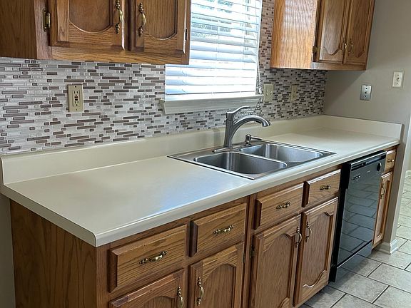 5th image of 8515 Highland Glen Cir N