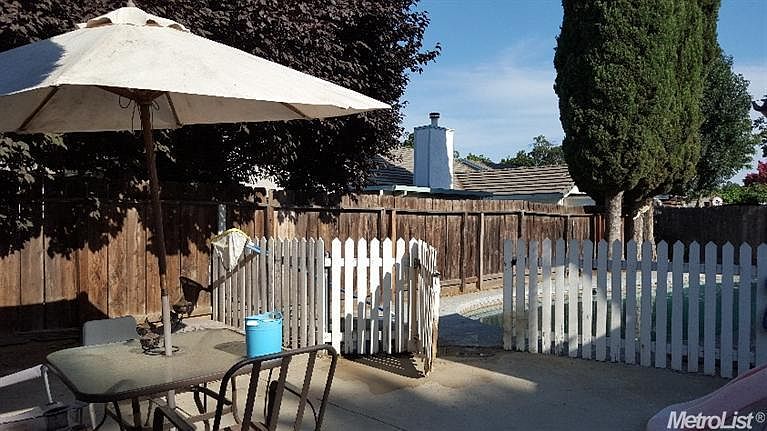 2nd image of 432 Hubert Dr