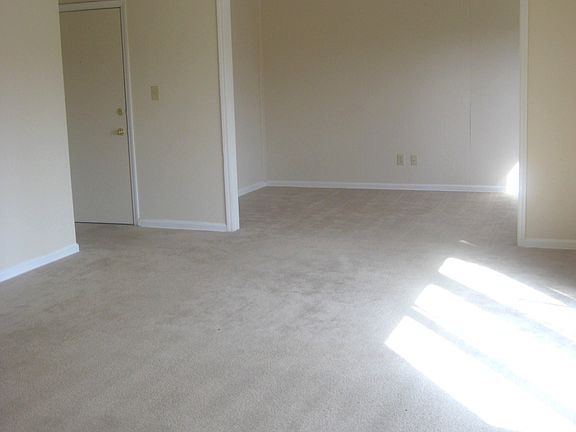 5th image of 100 Beaufort Ln