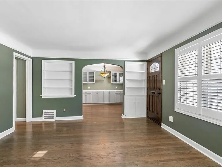 718 N Altadena Ave — Photo 4